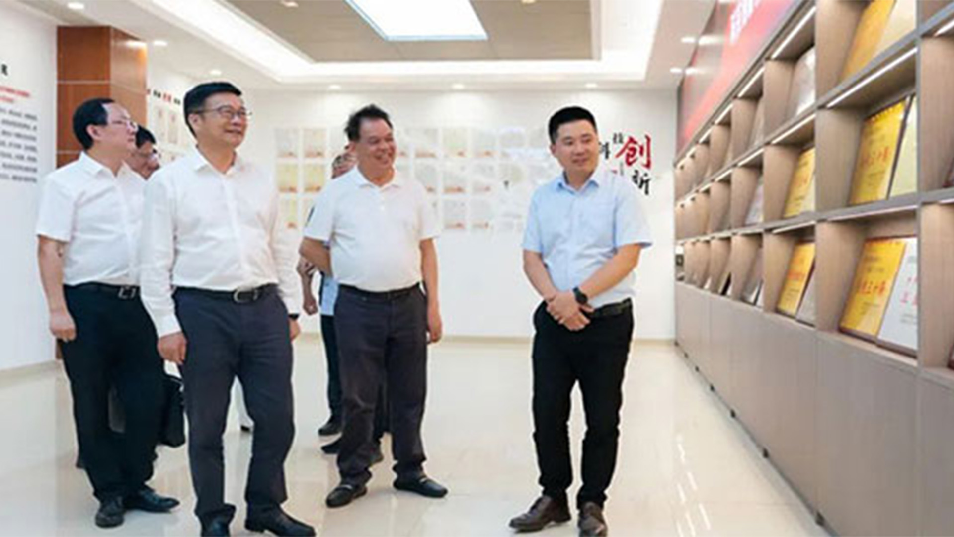 溫州灣新區(qū)黨工委書記、管委會主任周一富走訪浙江石化閥門有限公司